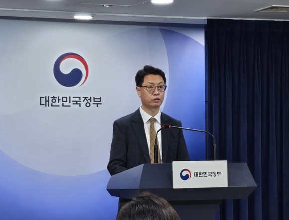 홍진배 과학기술정보통신부 네트워크정책실장이 5일 오후 서울 종로구 세종대로 정부서울청사에서 정보보호산업의 글로벌 경쟁력 확보 전략 발표를 하고 있다. = 박지혜 기자