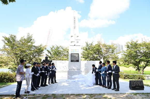 김천시 대광동 환경공원에서 조각공원으로 이전한 '베트남 참전 기념비' 제막식 거행했다. ⓒ 김천시