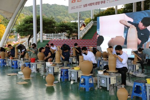 2022년 개최된 제11회 남원국제도예캠프 물레경진대회 진행 모습. ⓒ 남원국제도자연구센터