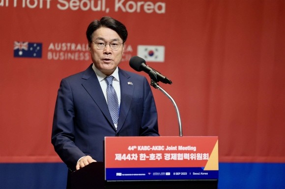 최정우 한국-호주 경제협력위원장이 8일 서울 JW매리어트에서 열린 제44차 한-호주 경제협력위원회 연례회의에서 개회사를 하고 있다. ⓒ 포스코