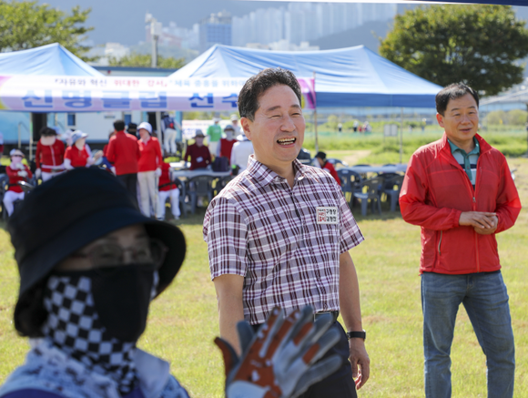 지난 18일에 개최된 '부산 강서구청장배 파크골프대회'에는 동호인 400여명이 참여했다. ⓒ 부산 강서구청