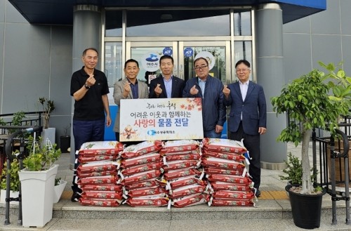 여수시가 보훈회관 등 지역 사회복지시설 및 다문화시설 10개소를 방문해 위문품을 전달했다. ⓒ 여수상의