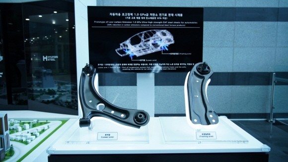 자동차용 초고장력 1.0GPa급 저탄소 전기로 판재 시제품. ⓒ 현대제철