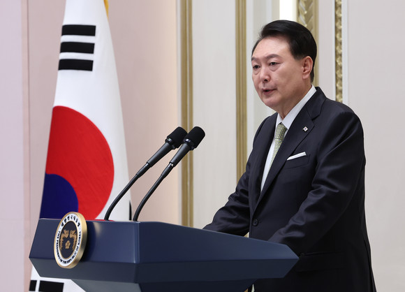 윤석열 대통령이 29일 추석을 맞이해 청와대 영빈관에서 열린 '원폭 피해 동포 오찬간담회'에서 환영사를 하고 있다. ⓒ 연합뉴스