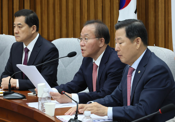 윤재옥 국민의힘 원내대표가 6일 국회에서 열린 국정감사대책회의에서 발언하고 있다. ⓒ 연합뉴스