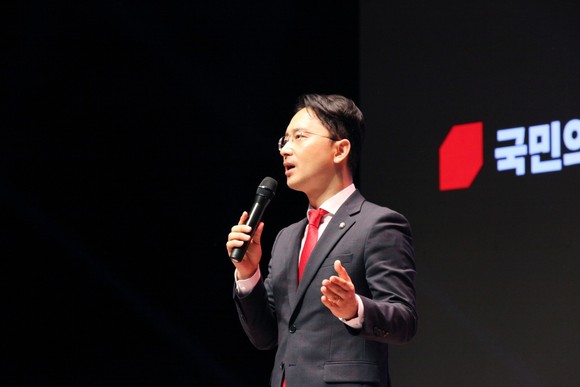 지난 10월9일 포항 문화예술회관에서 열린 의정보고회에서 연설중인 김병욱 의원 모습. = 김진호 기자