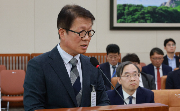주영민 HD현대오일뱅크 대표가 11일 국회에서 열린 환경노동위원회 국정감사에서 질의에 답하고 있다. ⓒ 연합뉴스