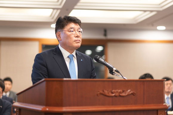 국정감사 증인으로 출석한 김응철 우리종합금융 대표. = 장민태 기자