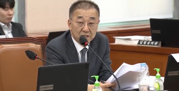 김윤덕 더불어민주당 의원이 콘진원 원장에게 질의하고 있다. = 김소미 기자