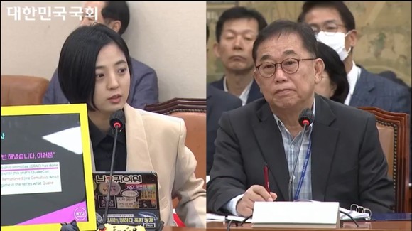 류호정 정의당 의원(왼쪽)이 17일 한국콘텐츠진흥원 등 15개 공공·유관기관 국정감사 현장에서 김규철 게임위원장에게 질의하고 있다. ⓒ 국회방송 캡처 화면