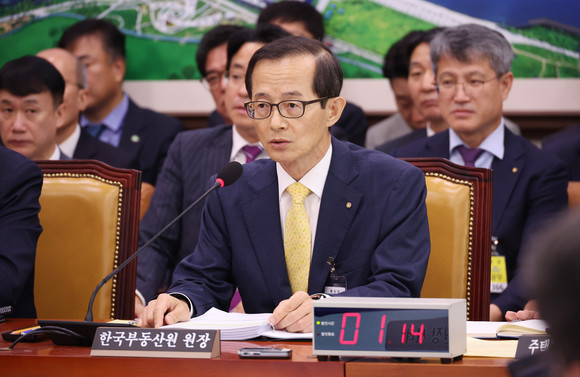손태락 한국부동산원장이 19일 열린 국회 국토교통위원회 국정감사에서 답변하고 있다. ⓒ 연합뉴스