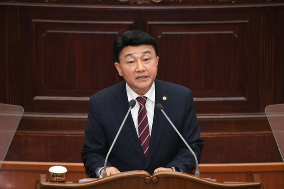 조현신 경남도의원이 5분 발언에서 아동과 보육교사 비율 개선 시범사업을 촉구하고 있다. ⓒ 프라임경제
