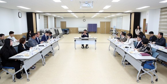 25일 효율적인 학교급식 지원정책 마련을 위한 연구모임 개최 모습. ⓒ 의회사무국