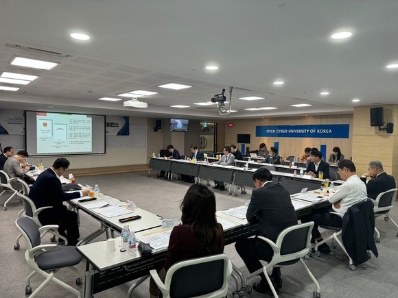 한국HR서비스산업협회는 26일 서울 중랑구 망우동 한국열린사이버대학교 대회의실에서 줌을 이용한 한‧중‧일 온라인 국제회의를 개최했다.ⓒ 한국HR서비스산업협회