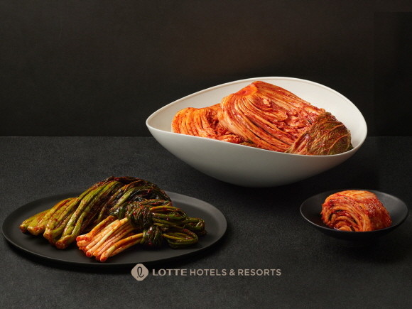 롯데호텔앤리조트가 지난 8월 배추김치 출시 이후 2달여만에 갓김치와 파김치를 한데 묶은 갓파김치를 후속상품으로 선보인다. © 롯데호텔앤리조트