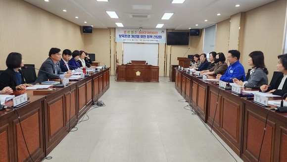 30일 이용빈 의원은 광산구의회에서 '광산구 어린이집 보육환경 개선을 위한 정책간담회'에 광산구 어린이집 대표들과 참석해 의견을 청취했다. ⓒ프라임경제