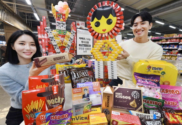 홈플러스가 2일부터 빼빼로데이(11월11일) 맞이 '스위트 페스티벌'과 함께 2주 앞으로 다가온 2024학년도 대학수학능력시험(11월16일) 맞이 '수능 응원·건강 추천템' 행사를 개최한다. © 홈플러스