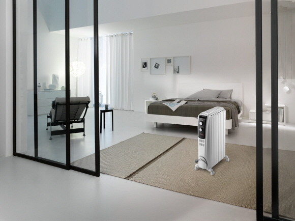 드롱기(De'Longhi)가 환절기에 이어 금방 찾아온 추위에 대비해 어디서든 간편하게 따뜻한 하루를 보낼 수 있는 무풍 히터 신제품 '드래곤4 라디에이터'를 출시했다. © 드롱기