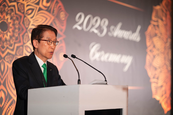 신창재 의장이 '2023 보험 명예의 전당 월계관상'(Insurance Hall of Fame Laureate)을 수상했다. ⓒ 교보생명