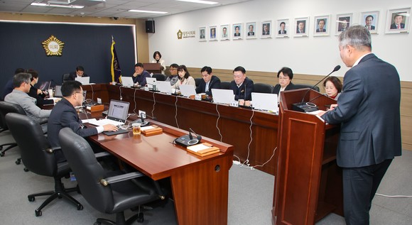 지난 13일 의회 대회의실에서 '11월 의원출무일'을 개최했다. ⓒ 의회사무국