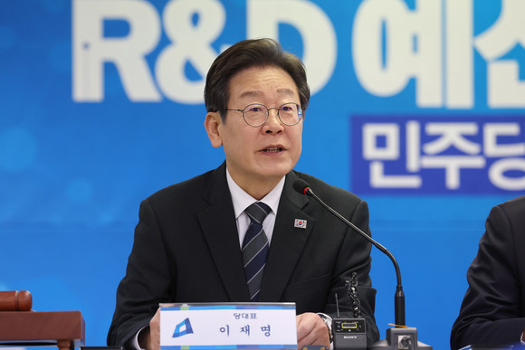 이재명 더불어민주당 대표가 15일 대전 중구 민주당 대전시당에서 열린 최고위원회의에서 발언하고 있다. ⓒ 연합뉴스