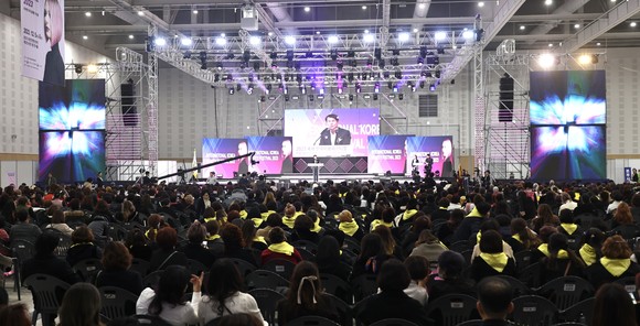이상래 의장은 5일 대전컨벤션센터에서 개최된 2023 국제한국미용페스티벌 개막식에 참석해 축사를 하고 있다. ⓒ 의회사무국