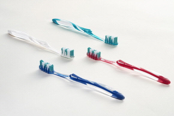 아모레퍼시픽 덴탈 전문 브랜드 메디안이 집에서도 손쉽게 치석 관리를 할 수 있는 치석케어 칫솔을 출시한다. © 아모레퍼시픽