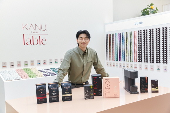 동서식품은 오는 2024년 1월28일까지 서울 성동구 성수동 레이어57에서 카누(KANU) 브랜드 팝업스토어 '카누 온 더 테이블'을 운영한다. © 동서식품