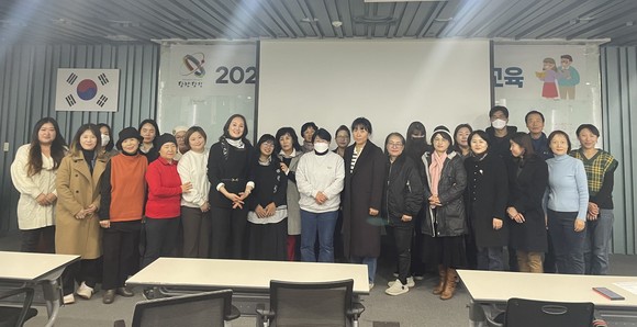 지난 8일과 11일 양일간 시청 중회의실에서 평생교육 강사들을 대상으로 역량 강화 교육을 개최 후 단체 기념촬영을 하고 있다. ⓒ 당진시