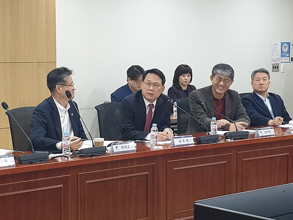 윤두현 의원(국민의힘 미디어커뮤니케이션 특별위원장)이 인사말을 전하고 있다. ⓒ 프라임경제