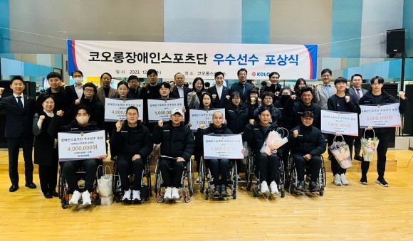 코오롱그룹이 지난 13일 코오롱스포렉스 서초점에서 코오롱장애인스포츠단 소속 우수 선수들을 격려하는 포상식을 개최했다. 수상의 주인공으로는 올해 세계선수권, 장애인아시안게임, 전국장애인체육대회 등 다양한 대회에서 메달을 획득한 선수들이 선정됐다. ⓒ 코오롱그룹