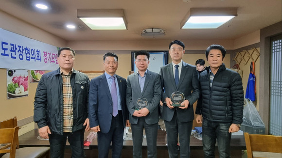 김태완 광산구의회 의장이 태권도 저변 확대와 청소년 육성 교육에 기여한 공로로 광산구 태권도 관장협의회에서 감사패를 받았다. ⓒ 프라임경제