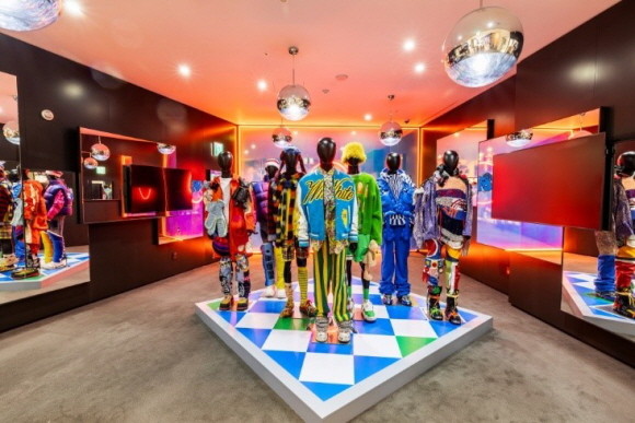 워커힐 호텔앤리조트는 글로벌 K팝 아티스트 NCT DREAM(엔시티 드림)과 함께 전세계 팬들에게 아티스트와 소통하고 다채롭게 즐길 수 있는 K팝 콘텐츠 투어 경험을 선사한다. © 워커힐