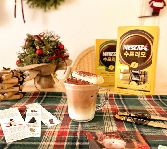 네스카페가 '네스카페 수프리모 아메리카노'를 활용해 집에서 간편히 즐길 수 있는 티라미수 라떼 레시피를 네스카페 공식 인스타그램에서 선보인다. © 네스카페