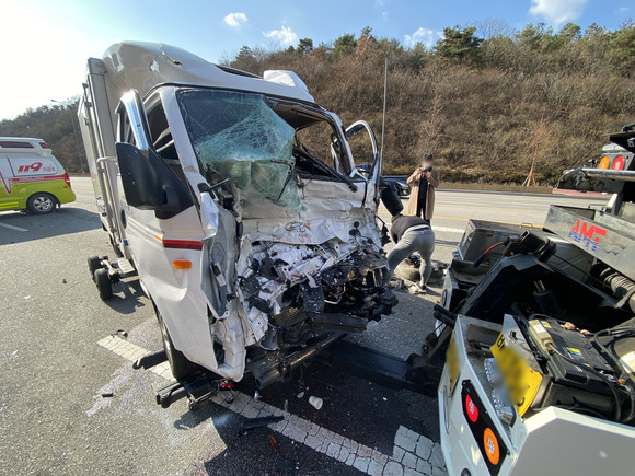 소형화물차 탑승자 사망비율이 승용차 대비 5.3배 이상 높게 나타난 것으로 집계됐다. ⓒ 연합뉴스