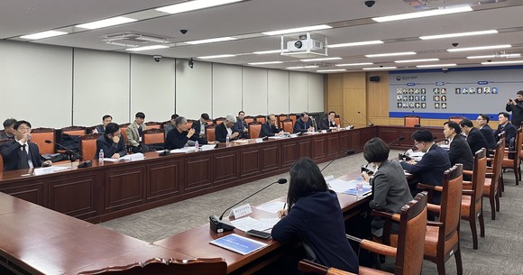 수산업계는 지난 20일 해상풍력 난개발 문제를 토로하며 정부의 조속한 해결방안 마련하기 위한 간담회를 개최하고 있다. ⓒ 수협중앙회