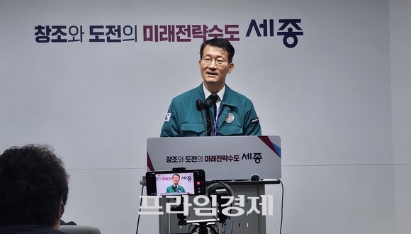 26일 조수창 세종시 시민안전실장이 조치원읍 목욕탕 감전사고 대처 상황에 대해 브리핑을 하고 있다. ⓒ 프라임경제