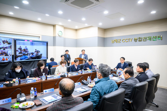 남해군이 스마트 경로당 시스템 사업 완료 보고회를 개최하고 있다. ⓒ 남해군