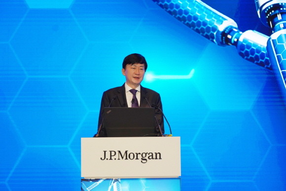 지난해 1월11일(현지 시각) 미국 샌프란시스코에서 열린 '2023 JP모건 헬스케어 콘퍼런스'에서 존 림 삼성바이오로직스 대표가 발표하고 있다. © 연합뉴스