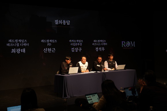 Q&A에서는 레드랩게임즈의 신현근 PD, 최광태 테크니컬 디렉터, 정석우 사업팀장, 카카오게임즈의 김상구 사업본부장이 자리해 게임에 대한 다양한 궁금증을 해소시켰다. ⓒ 레드랩게임즈