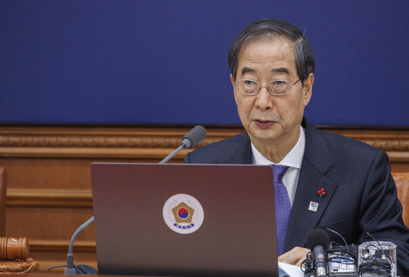 5일 임시국무회의에서 국무위원들은 국회에서 이송된 이른바 '쌍특검법'에 대한 재의요구권(거부권)을 심의해 의결했다. ⓒ 연합뉴스