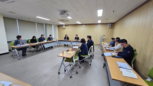 8일 더불어민주당 원내부대표 이용빈 의원(광주 광산구갑)은 광산구청 회의실에서 광주시 인공지능산업실과 면담을 갖고, 대유위니아그룹 지역 피해 상황과 대응 현황을 점검했다. ⓒ 프라임경제