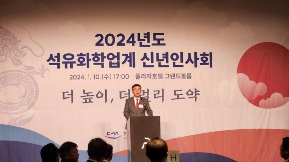 신학철 LG화학 부회장 겸 한국석유화학협회 회장이 신년사를 발표하고 있다. = 조택영 기자