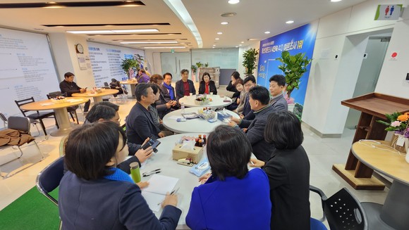 이용빈 의원(광주 광산구갑)은 최지현 광주시의원, 박현석, 윤혜영, 공병철, 양만주, 박미옥 광산구의원과 함께 지역 상인들과 간담회를 열고, 애로사항을 듣고 대책 마련에 나섰다. ⓒ 프라임경제
