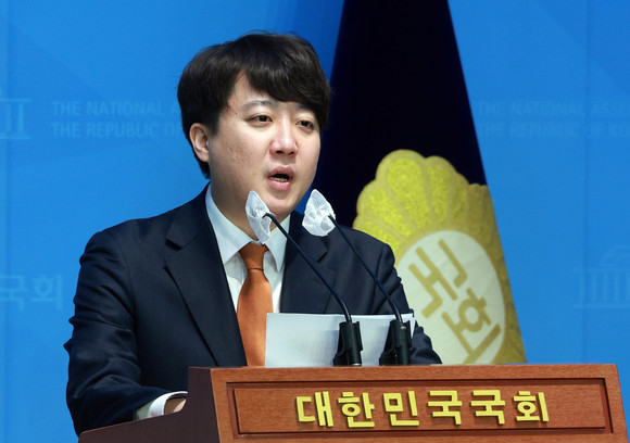 이준석 개혁신당 정강정책위원장이 주장하는 '노인 지하철 무임승차 제도 폐지'가 떠들썩 하다. ⓒ 연합뉴스