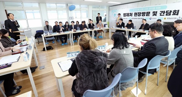25일 법제처와 우수조례 자치입법 활동 현장방문 및 간담회 개최 모습. ⓒ 의회사무국