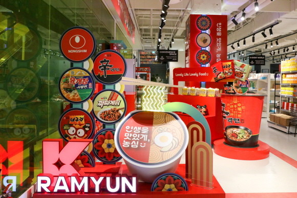 농심이 '라이프워크'와 협업해 명동에 농심 브랜드존을 선보인다. © 농심