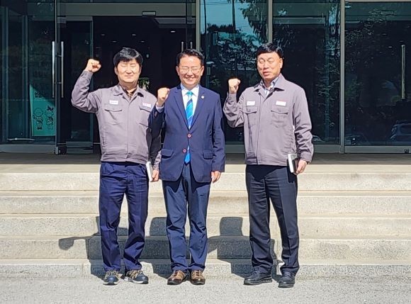 이용빈 의원(광주 광산구갑)은 지난해 5월 금호타이어광주공장을 방문해 답보상태에 있는 금호타이어 광주공장 이전의 해법 모색을 위해 의견을 교환했다. ⓒ프라임경제