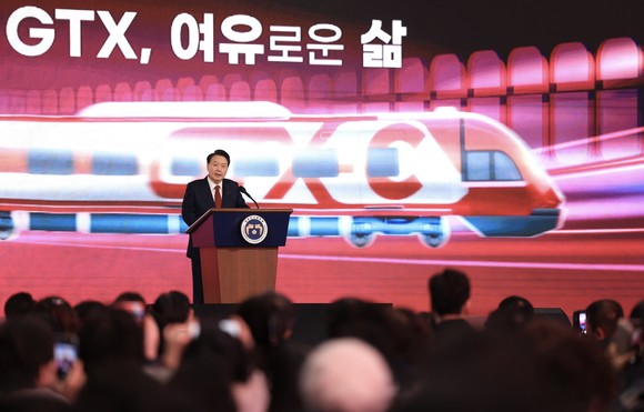윤석열 대통령이 지난 25일 열린 GTX-C 착공기념식에서 기념사를 하고 있다.