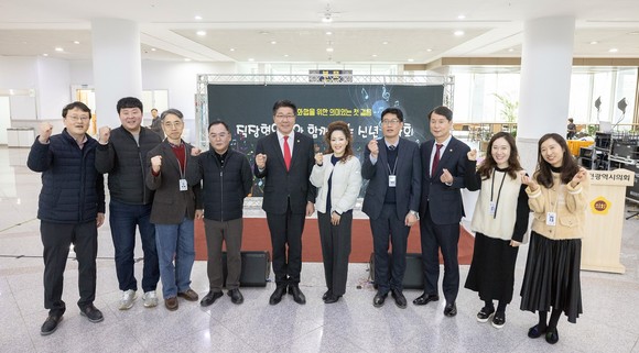 일 대전시의회 1층에서 개최된 '직장협의회와 함께하는 신년 음악회'를 개최 후기념촬영을 하고 있다. ⓒ 의회사무국